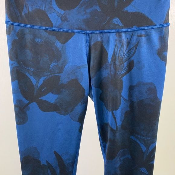 Lululemon Wunder Under Crop II Full On Luxtreme Jumbo Inky Floral Size 4 - Picture 4 of 9